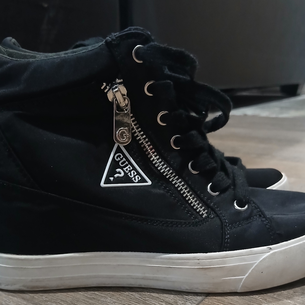 Women's size 7 guess boot